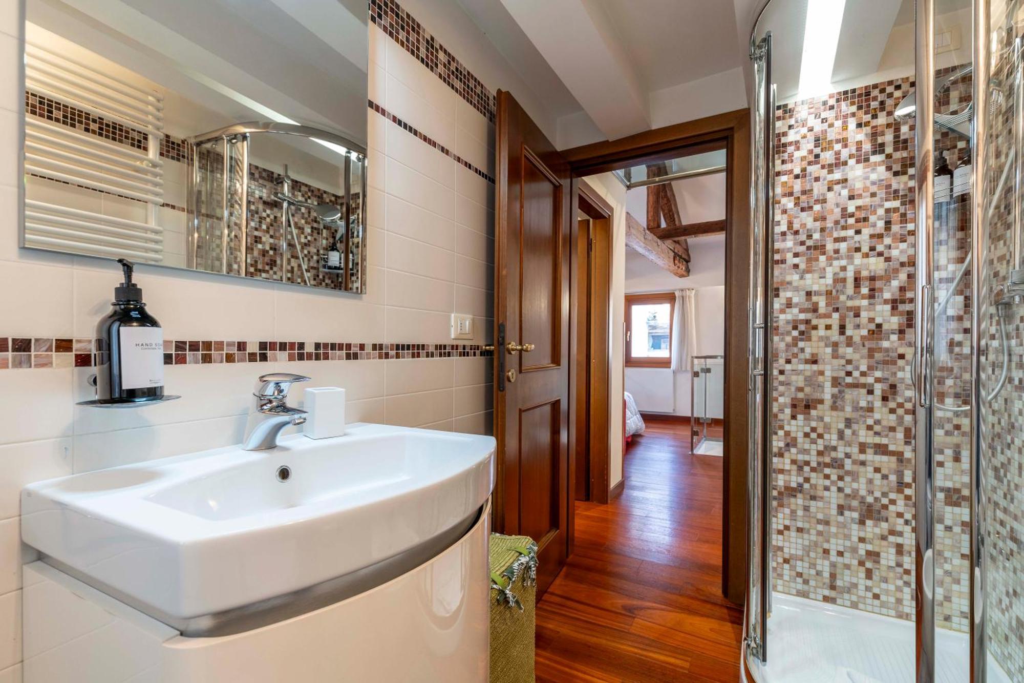 Glass House - Loft 2 Minutes To Rialto Bridge & View * Venecia